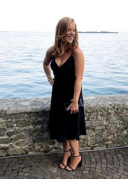 Sarah-Jane Mee image 2 of 4