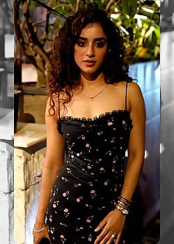 Sargun Kaur image 3 of 4