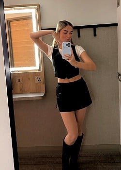 Saskiia image 2 of 2