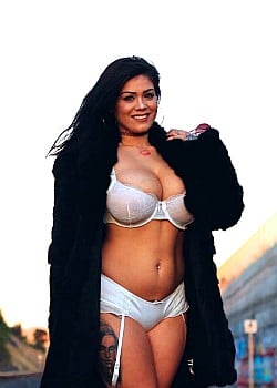 Satinee Capona image 4 of 4