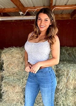 Savannah Ryan image 2 of 4