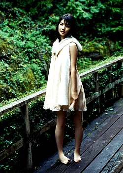 Sayumi Michishige image 3 of 4