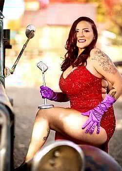 Scarlet Luv image 3 of 3