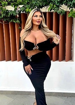 Scarlett Holly image 3 of 4