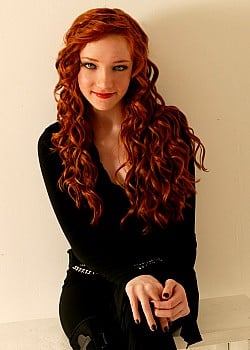 Scarlett Pomers image 1 of 1