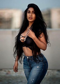 Scarlett Rose (Model) image 2 of 4
