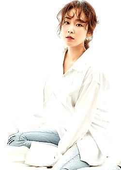 Seo Hyun-jin image 2 of 4