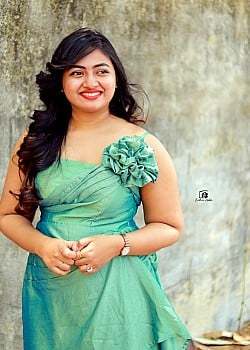 Shaalin Zoya image 3 of 4