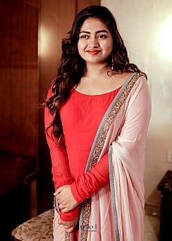 Shaalin Zoya image 4 of 4