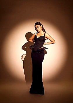 Shalini Pandey image 4 of 4