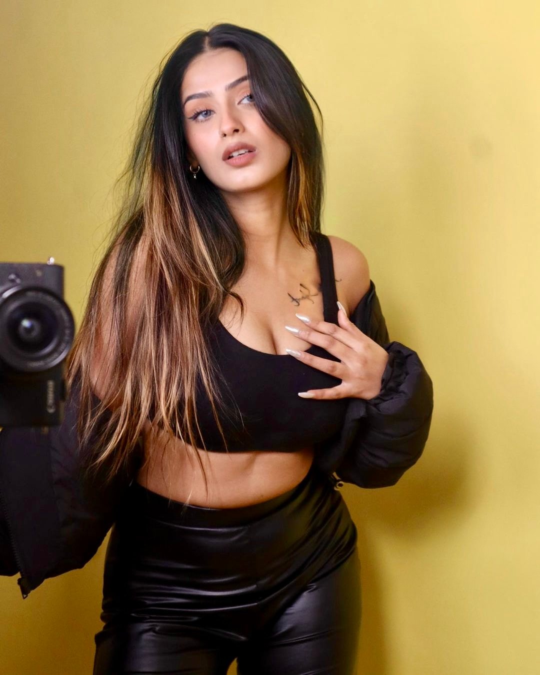 Shambhavi Singh - Free sexy pics, galleries & more at Babepedia