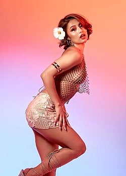 Shanaia Gomez image 2 of 2
