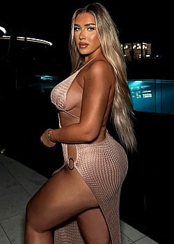 Sharon Lee (Instagram) image 4 of 4