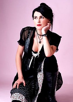 Sharon den Adel image 1 of 4