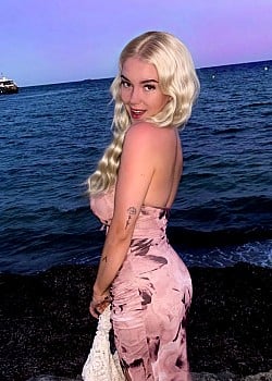 Shauna Jade image 2 of 2