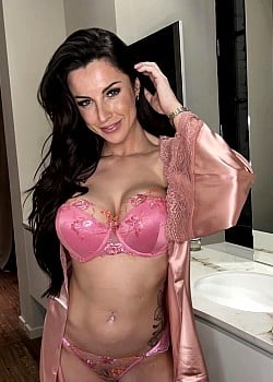 Shauni Foxx image 2 of 4