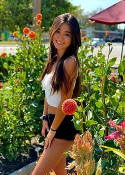Shayla Hull image 2 of 4