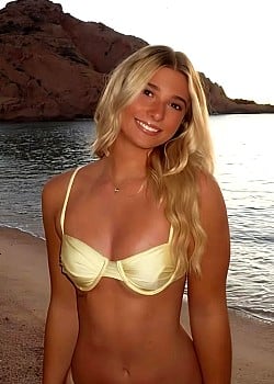Shea Davis image 3 of 4