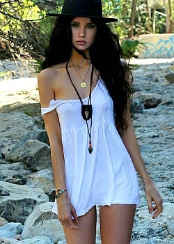Shea Elyse image 2 of 4