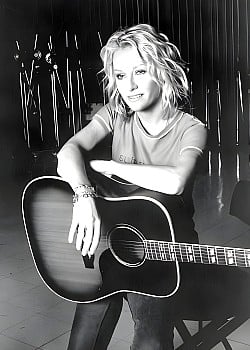 Shelby Lynne image 2 of 4