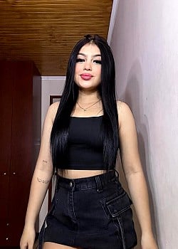 Sheyli Montiel image 3 of 4