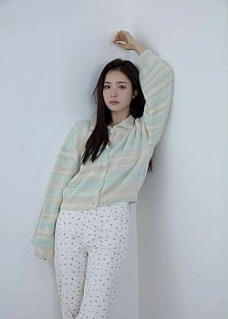Shin Se-Kyung image 2 of 3