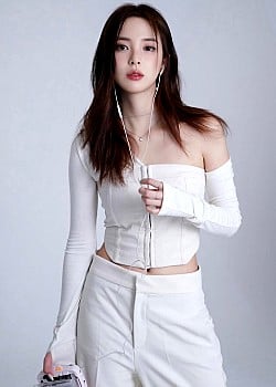 Shin Soo-hyun image 1 of 3