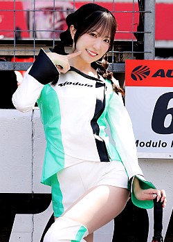 Shiori Negishi image 3 of 4