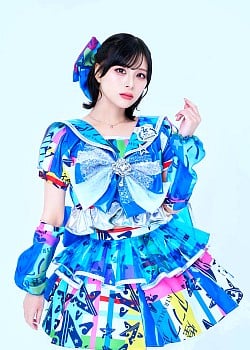 Shiori Sato image 2 of 4