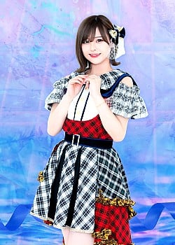 Shiori Sato image 4 of 4