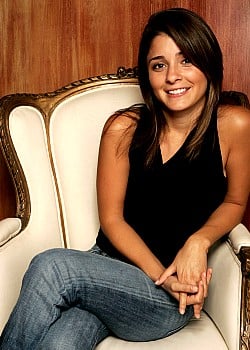 Shiri Appleby image 2 of 4