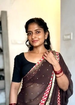 Shobana Karthikeyan image 2 of 3