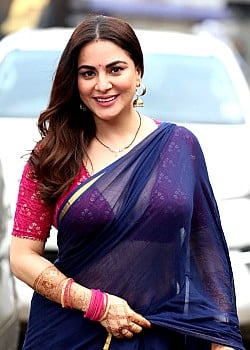Shraddha Arya image 2 of 4