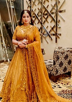 Shreya Ghoshal image 2 of 4