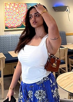 Shreya Vishakant image 2 of 4