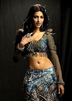 Shruti Hasan image 2 of 4