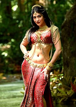 Shruti Hasan image 1 of 3