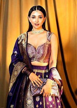 Shweta Basu Prasad image 2 of 3