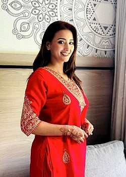 Shweta Mahara image 3 of 4