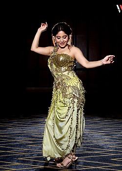 Shweta Tripathi image 4 of 4