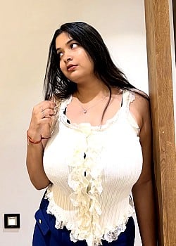 Siddhi Tiwari image 3 of 4