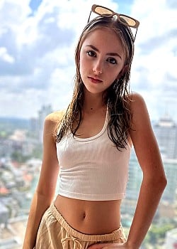 Sienna Mia image 3 of 3