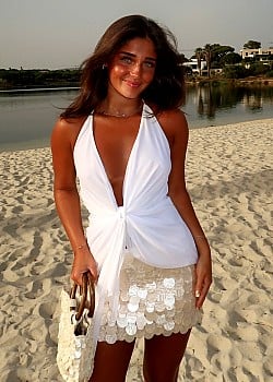 Sienna Walker image 2 of 4