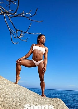 Simone Biles image 3 of 4