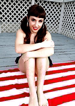 Simone Delilah image 3 of 4