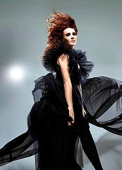 Simone Simons image 3 of 4