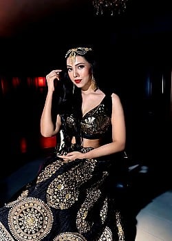 Simran Khan image 2 of 4