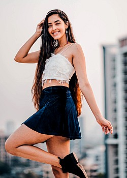 Simrat Kaur image 2 of 4