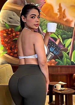 Sindy Orellana image 4 of 4
