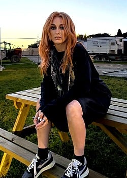 Siobhan Donaghy image 2 of 3